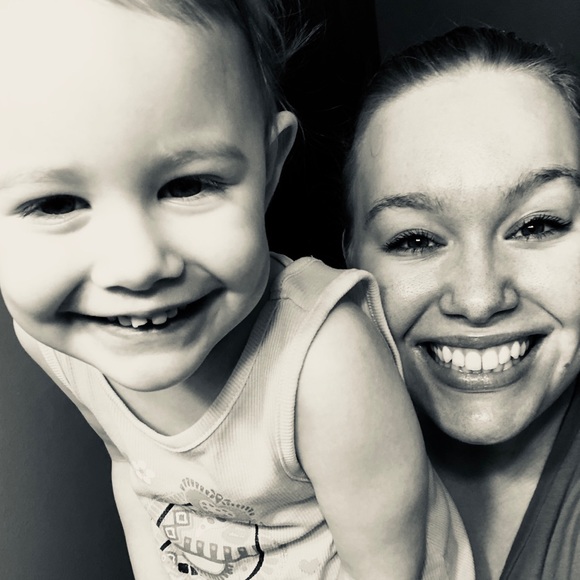 Meet your Posher, Mikayla - Picture 1 of 1